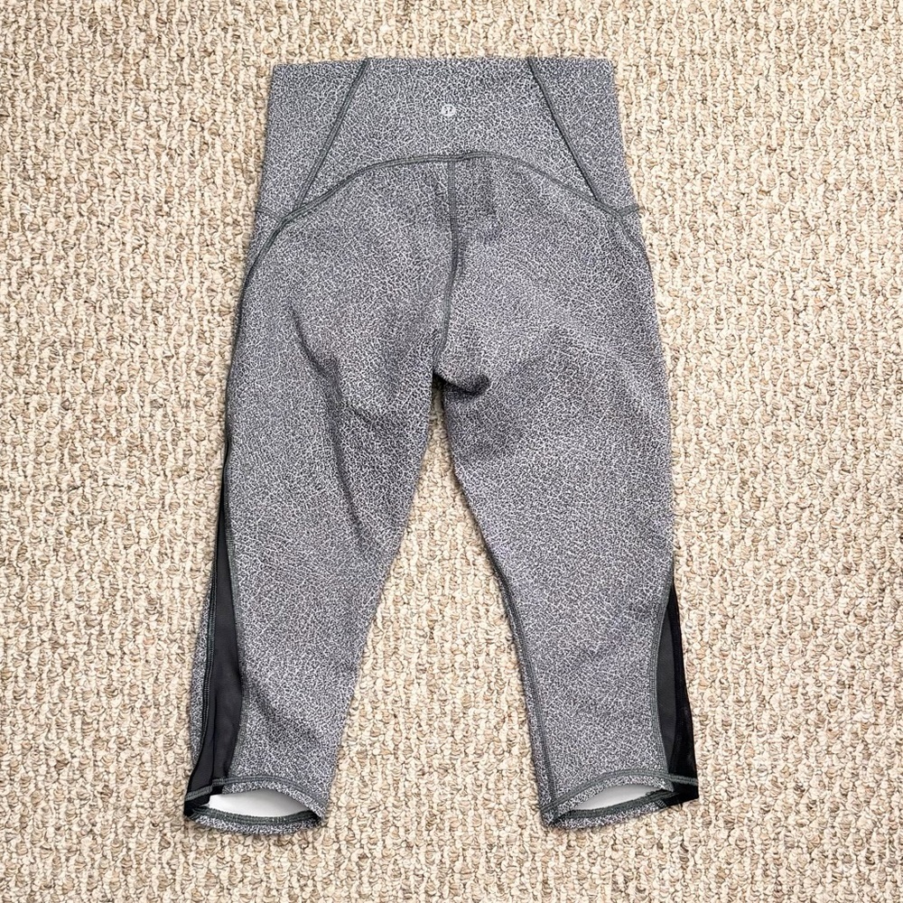 LIKE NEW Lululemon Women’s Train Times Crop Tights (17")